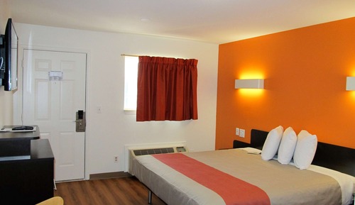 Deluxe Room, 1 King Bed, Smoking, Refrigerator & Microwave