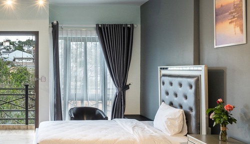 Fantastic Super King or Two Double Beds, Balcony, Garden View