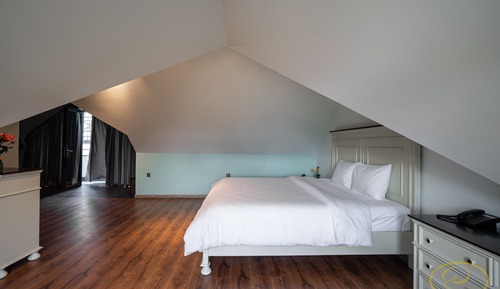 Rooftop Super King Bedroom, Garden View