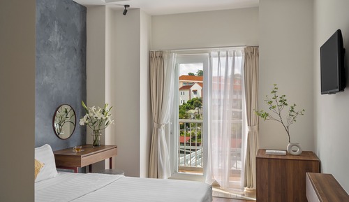 Deluxe Double Room, 1 King Bed, Mountain View