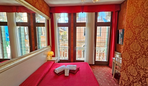 Superior Double or Twin Room, Canal View