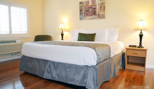 Standard Room, 1 King Bed