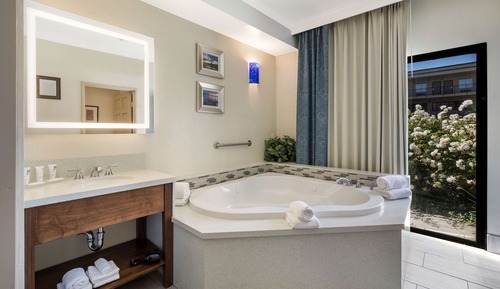 Suite, 1 King Bed, Non Smoking, Jetted Tub