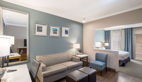 Suite, 1 Queen Bed, Accessible, Non Smoking