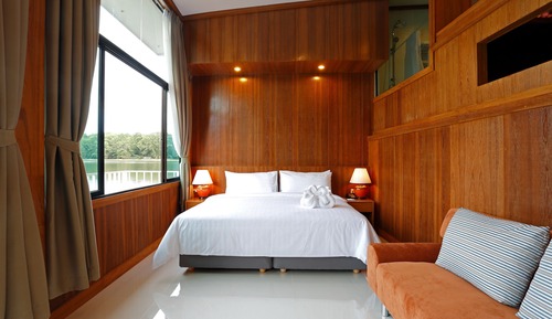 Suite with Lake View