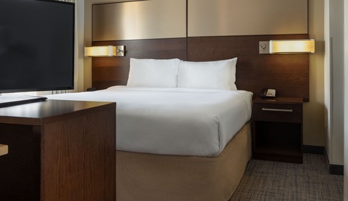 Studio Suite, 1 King Bed with Sofa bed, Non Smoking