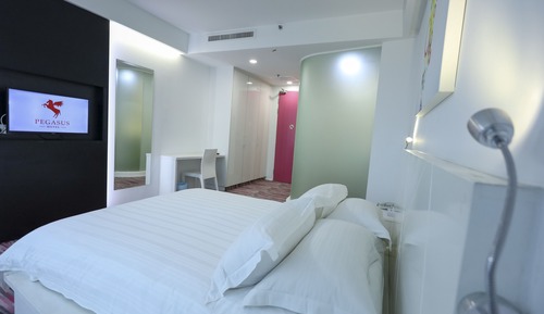 Deluxe Queen Room