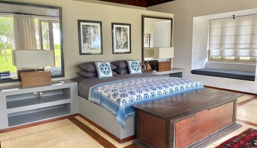 Suite, 1 King Bed, Garden View