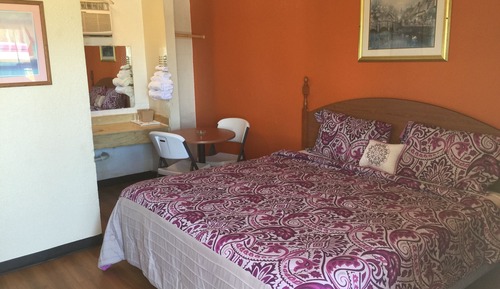 Standard Room, 1 King Bed, Smoking