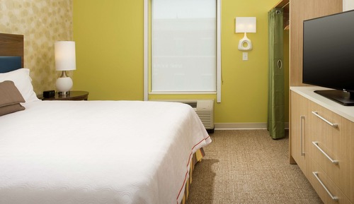 Studio, 1 King Bed, Accessible, Bathtub