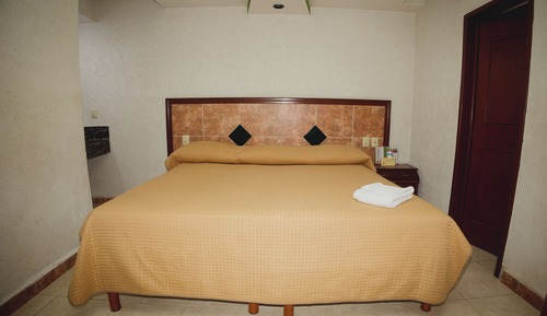 Standard Room, 1 King Bed