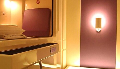 Deluxe Capsule Room for Male Guests
