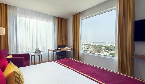Room, 1 Queen Bed, Lake View (and Wifi)