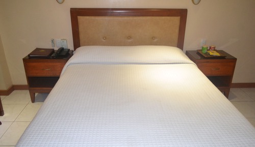 Deluxe Room, Smoking