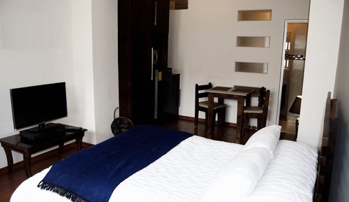Deluxe Room, 1 Queen Bed, Private Bathroom, Ground Floor