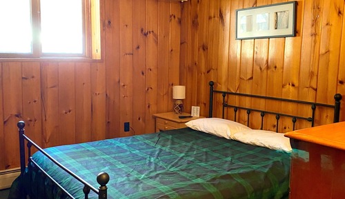 Small Queen Room, 1 Queen Bed- Maximum 2 adults per room