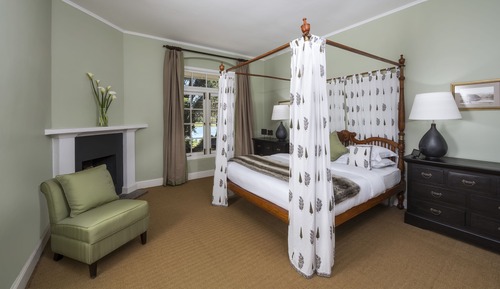 Deluxe Queen Suite