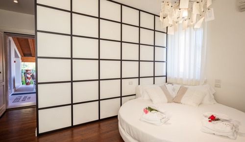 Double Room, Lake View (Round bed)