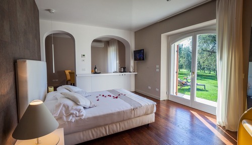 Suite, Lake View (Garden)