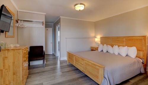 LTD View King Bed 1st or 2nd Floor