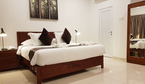 Villa 8M (100m from hotel)
