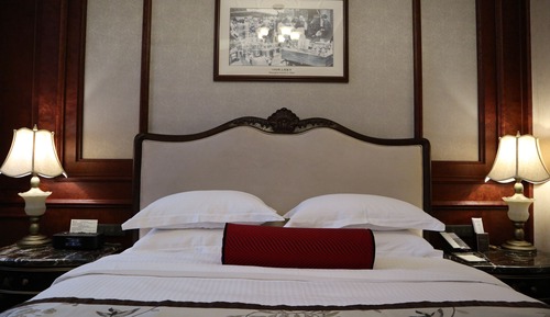 Room, City View