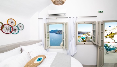 Superior Suite, 1 King Bed, Jetted Tub, Sea View (Blue Sky)