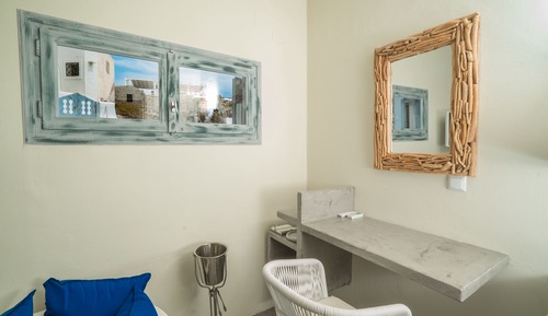 Superior Studio, Jetted Tub