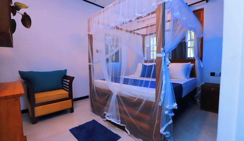 Standard Room, 1 King Bed, Non Smoking, Garden View