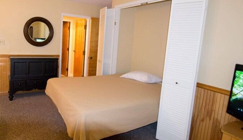 Classic Studio, Kitchenette, Partial Lake View