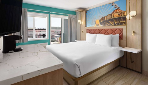 Deluxe Room, 1 King Bed, Non Smoking