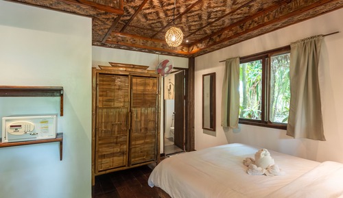 Queen Bungalows