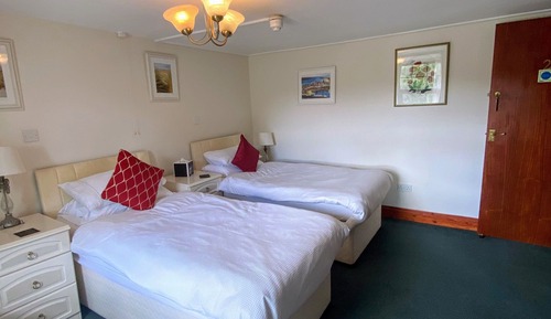 Room 2 Twin Room, River View (Dog friendly x 1 dog)