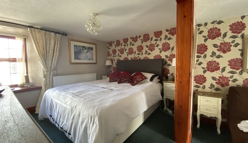 Room 1 Family Room, River View (Dog friendly x 1 dog)