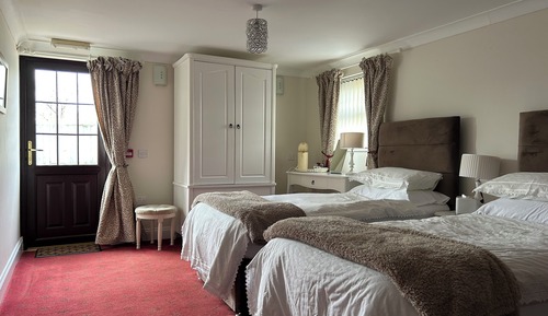 Room 8 Twin Room, Accessible (Dog friendly x 1 dog)