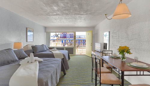 Deluxe Room, 2 Queen Beds, Kitchenette