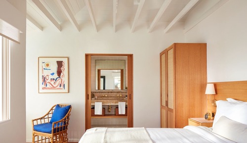1 King Bed - Auric