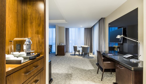 Suite, 1 King Bed, Terrace