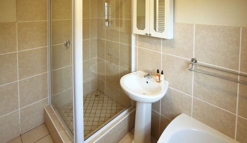 Comfort House, 3 Bedrooms, Non Smoking, Ocean View (11 Kian's Place)