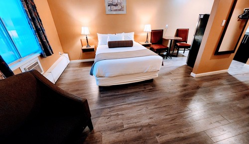 Room, 1 Queen Bed, Kitchen