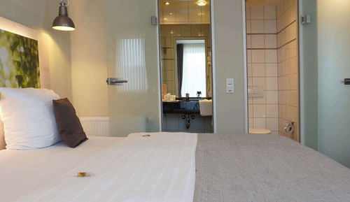 Standard Room, 1 King Bed
