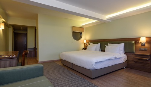Connecting Family Suite (8 People) 