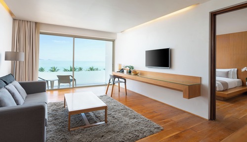 Deluxe Sea View Suite