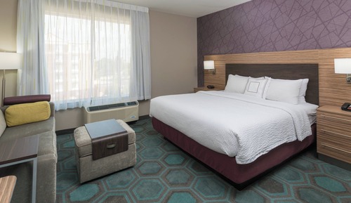 Executive Studio, 1 King Bed with Sofa bed (Mobility Accessible, Roll-In Shower)