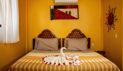 Double Room, Multiple Beds, Garden View