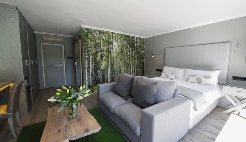 Superior Suite, 1 King Bed, Garden View
