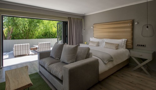 Luxury Suite, 1 King Bed, Garden View