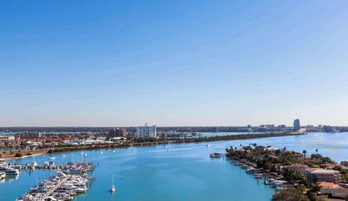 Deluxe Room, 1 King Bed (Intercostal View)