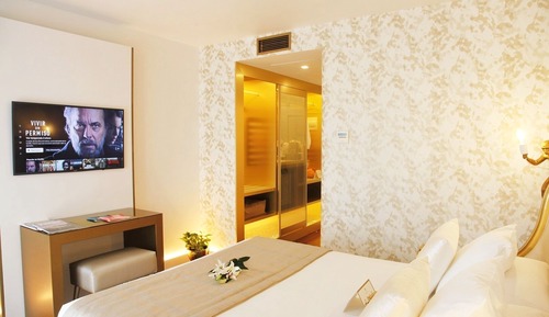 Superior Single Room (Gold Views)