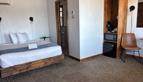Comfort Room, 1 Queen Bed